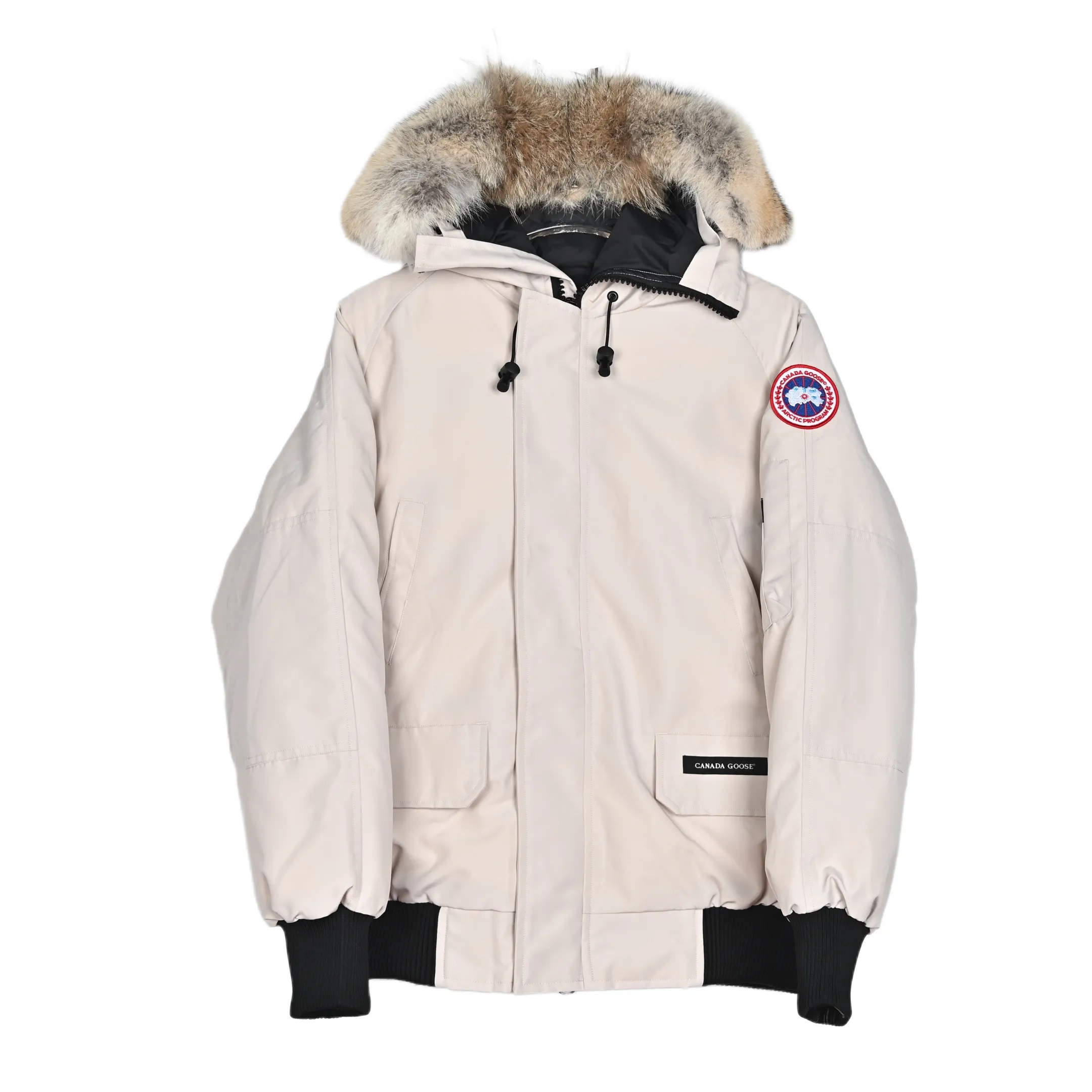 P720 𝐂𝐚𝐧𝐚𝐝𝐚 𝐆𝐨𝐨𝐬𝐞 𝐄𝐱𝐩𝐞𝐝𝐢𝐭𝐢𝐨𝐧 𝟕𝟗𝟗𝟗𝐌 Canada Goose Model 01 Short Down Jacket 🔝Product color: black, off-white, graphite gray, navy blue, sky blue 🔝Product size: XS S M L 2️⃣Exclusively customized 18-count fabrics with the same ZP. Using "Arctic Tech" fabric technology, the outer fabric is 84.5% polyester fiber and 15.5% cotton, the lining is 100% cotton fiber, and the padding is 100% polyester fiber. It is durable, waterproof, windproof, cold-resistant and warm. 3️⃣The lining is made of 40D Nylon AC oil-based glue, with level 5 single-dye fastness. The collar flannel is made of original high-density mercerized velvet, and the pocket fabric is made of elastic high-density polar fleece, which is soft and skin-friendly. The bile cloth is made of 330T polyester anti-velvet No. 7 needle to prevent lint from running away. If there is lint running away, it will be given away for free! 4️⃣The JUKI large-scale sewing machine imported from Japan is professional in stitching and seaming. It completely follows the original 106 stitches on the whole piece of clothing and is reinforced throughout. The length of each jujube follows the original one and is fixed at 1-1.1cm. The density and length are the same as the original one. 5️⃣Yoshida YKK original zipper, Y-shaped double hook Velcro, and the cuffs are made of custom thickened seamless threads. This year, high-elastic spandex gold thread is added to the cuff thread to increase elasticity and strength. From fabrics and gallbladders to buttons and drawstrings, all are custom-developed and authentic. 6️⃣The imported Tajima embroidery machine is used to customize the chest logo with thousands of needles. The pattern is full and three-dimensional, and it is infinitely close to the original product. 7. The fur collars are made from western coyote skins imported from Canada. We purchased 10,000 top-quality fur collars in the spring. The width of the fur collars is 14cm and the length is 55cm. This winter, the quality of the fur collars will be stable throughout the season, eliminating the uneven quality of fur collars in the middle and later stages! 7️⃣Packaging is in a three-dimensional handbag with cards included. It’s more impressive to give it away and keep it for yourself.